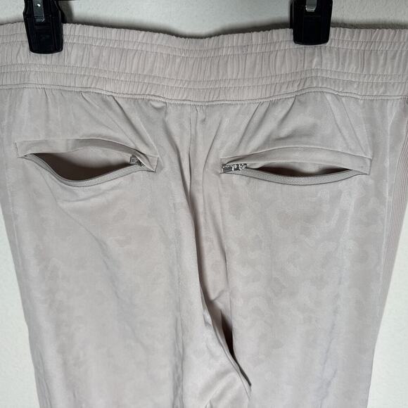 Athleta Brooklyn Textured Leopard Joggers Abalone Beige Cream Size 10 - Picture 9 of 13